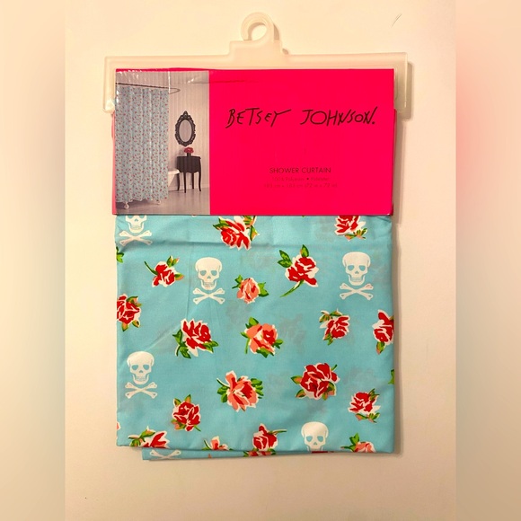 NWT Betsey Johnson Rose Skull Fabric Shower Curtain- Baby Blue - Picture 2 of 4